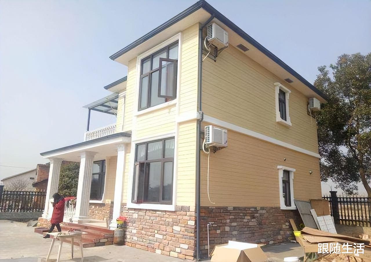 曾经风靡农村的瓷砖房,现在被“喷砂”取而代之,究竟哪个更安全