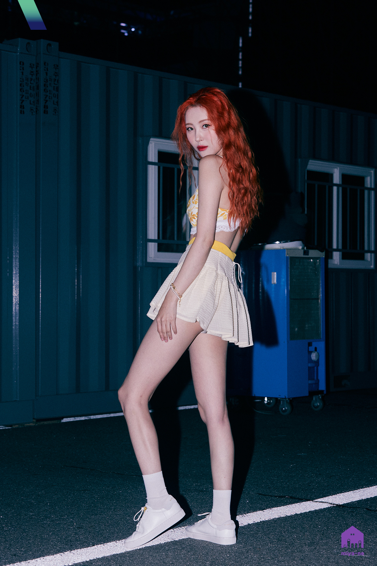 |宣美晒近照，文胸上衣，纤细的双腿，秀出45.6公斤身材的极致美感