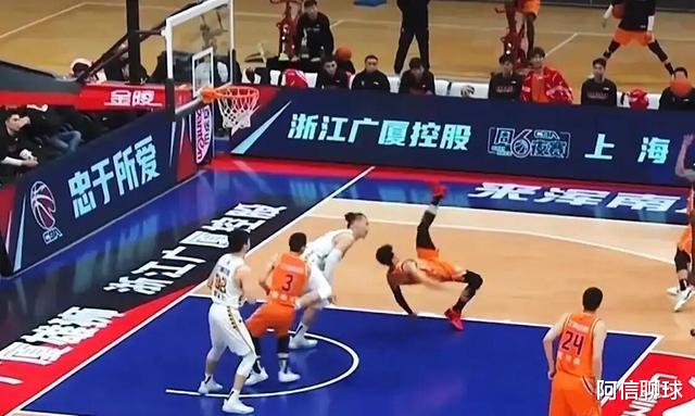 易建联|广厦大中锋连续伤了3人，易建联也被他招惹过，裁判组急需追罚