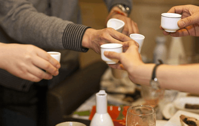 许多|人到中年该如何喝酒？“1喝2不喝”千万要牢记，放心喝酒不用愁