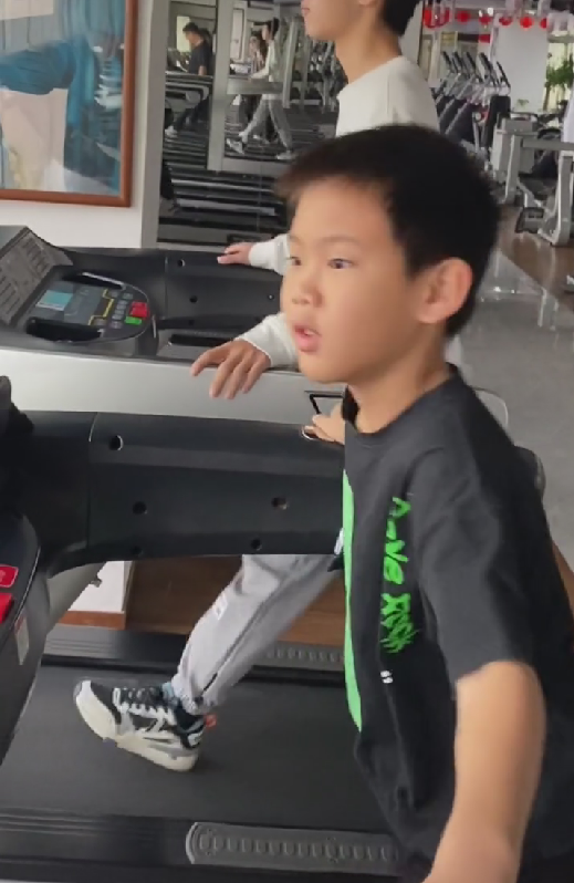 姐姐|姐姐晒孙卓健身日常，一家人贴心陪同，网友：卓宝好幸福