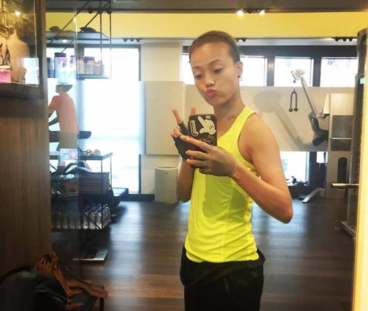 参观容祖儿在香港的豪宅，住着几十平的小蜗居，生活压力太大了