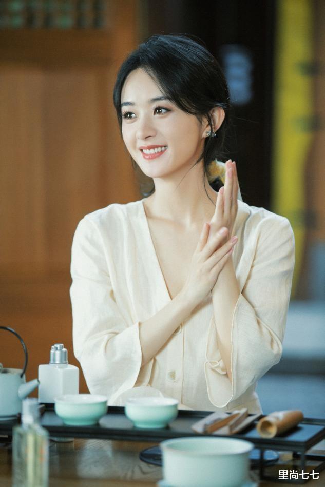 赵丽颖|赵丽颖也发福了！最新造型脸胖得没轮廓，身高压不住霸气造型