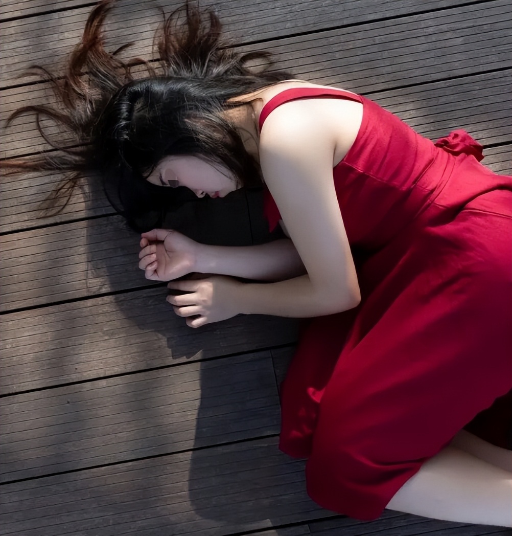 案例纪实:江苏一起因女教师不穿胸罩引发的凶杀案