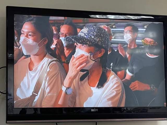 黄嘉千|与夏克立结束16年婚姻对簿公堂，黄嘉千当众情绪崩溃掩面痛哭