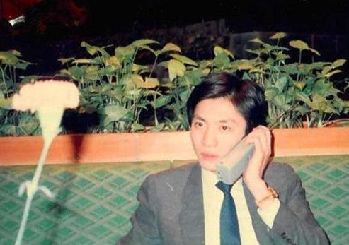 他是我国第一个买手机号的人,当时好号码随便选,可他却独爱此号