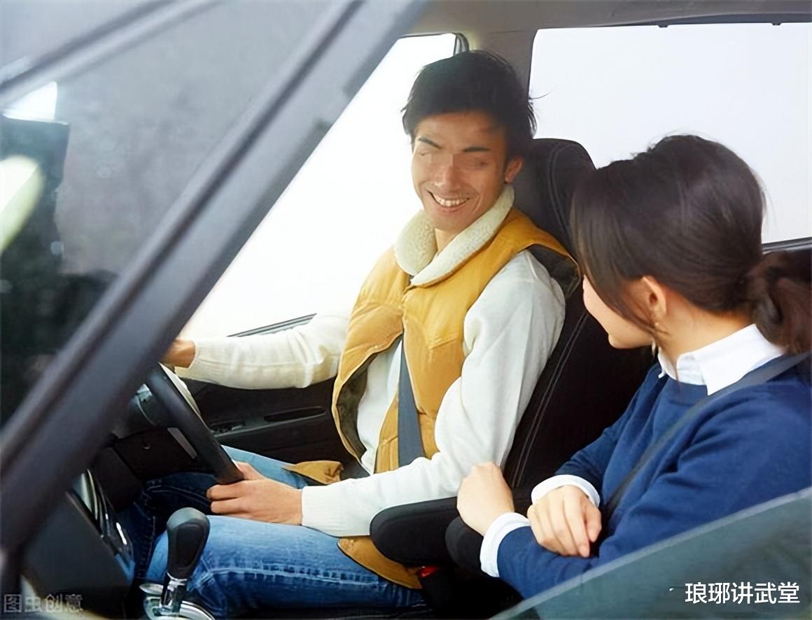 回顾妻子与教练在车内私会,被丈夫抓现行,妻子:能不发朋友圈吗