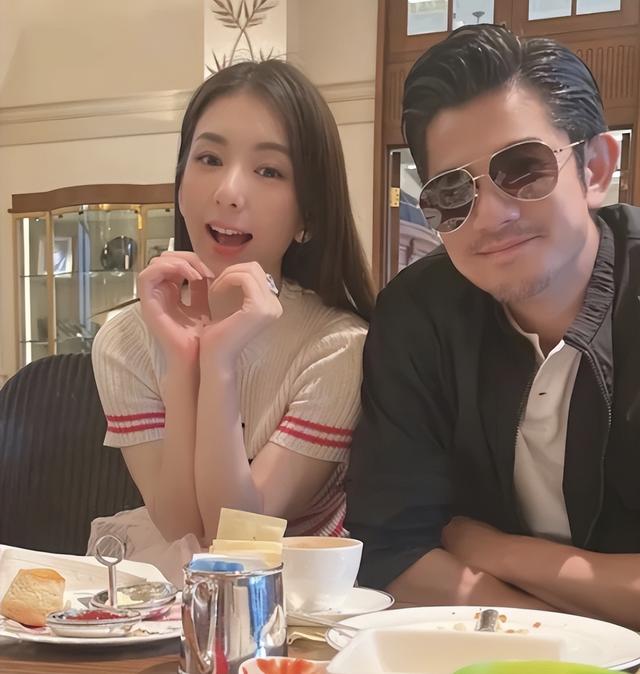 方媛|郭富城老婆晒近照,粉嫩装扮大秀少女感