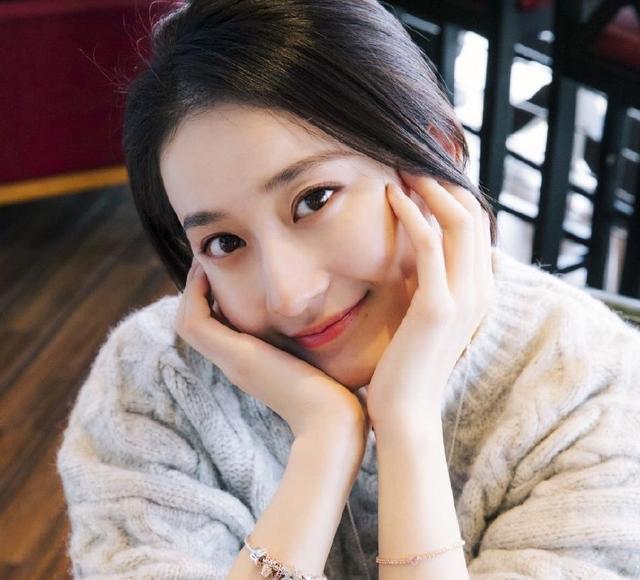 孙杨|孙杨跟女友一起逛街，疑似是张豆豆，网友：真的结婚了？