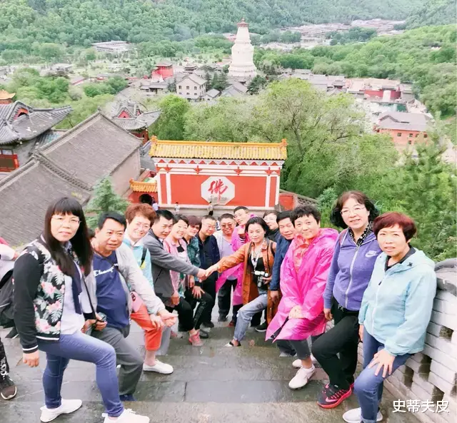 五台山|五台山年轻女僧越来越多，看似异常亲切？资深导游：不要轻易靠近