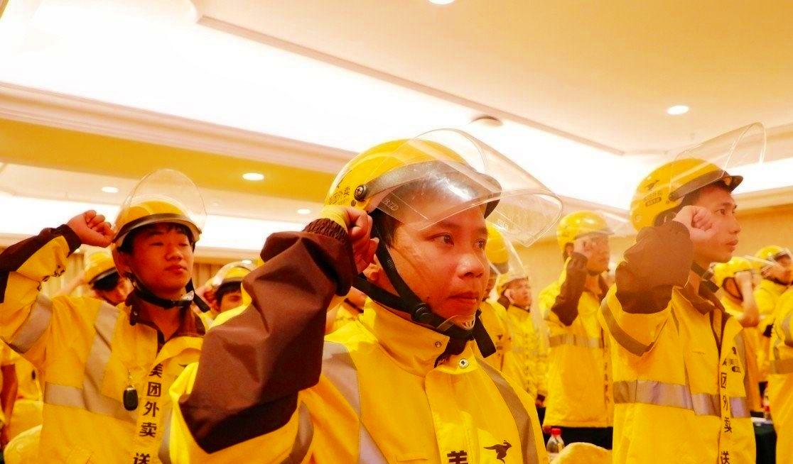 雷蛇|官方勒令外卖员应缴纳社保,王兴表示有心无力,骑手未来该去何方