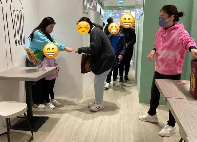 刘秀桦|刘秀桦新年舍弃娱乐做公益,还给妹妹当榜样,刘秀盈出国游见世面