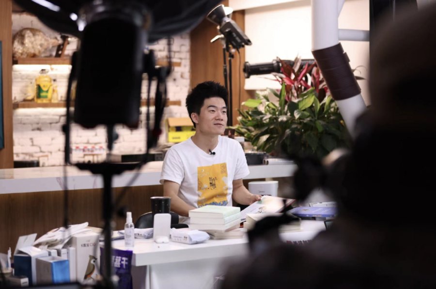 带货|东方甄选带货20亿全面超越罗永浩,电商直播大洗牌!