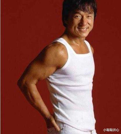 成龙|成龙,当初几十号人强迫我拍戏,就他留下救我,这辈子任他欺负