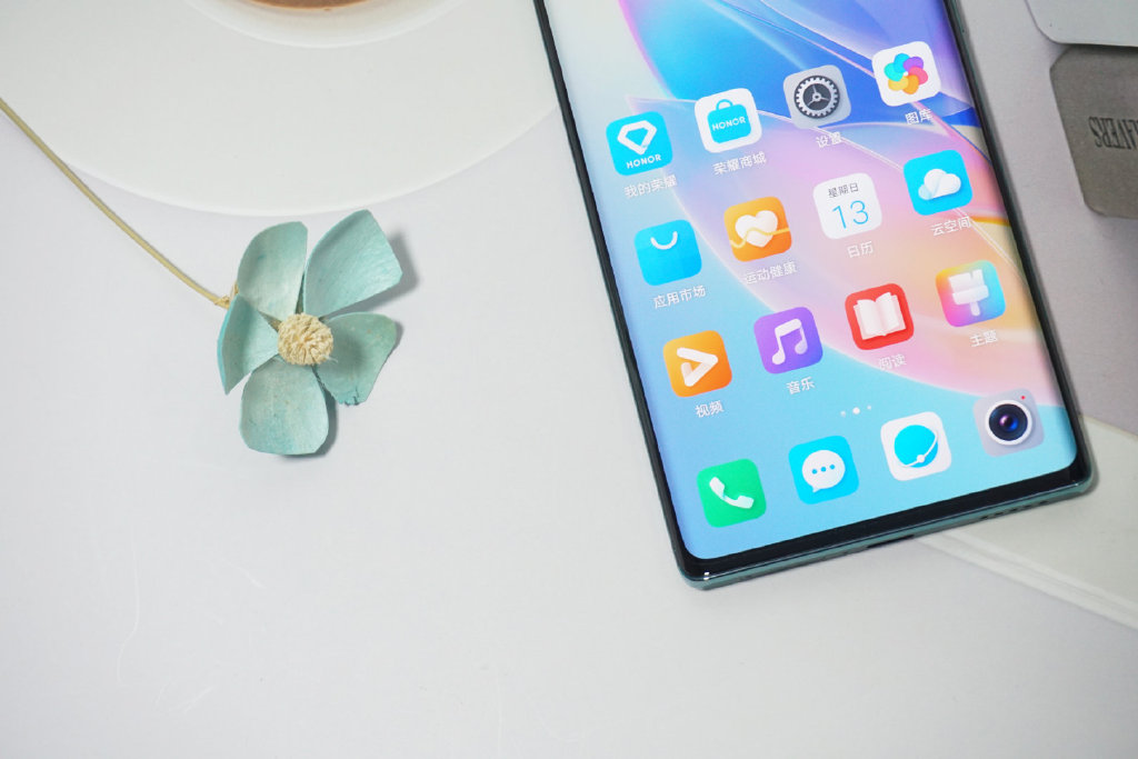 荣耀|荣耀60 SE首发评测：2000元档位屏幕天花板，视界触手可及