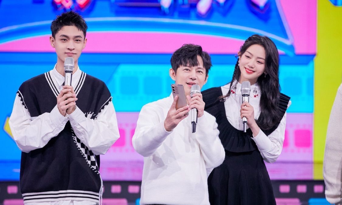 何炅|《快乐大本营》改版上映，快乐家族只剩何炅，新人加盟收视率爆棚