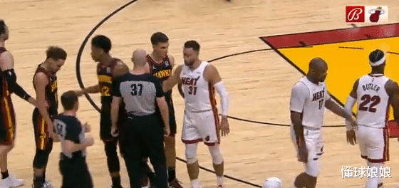 老鹰队|20中1，输32分！大哥，错了，别4-0行吗