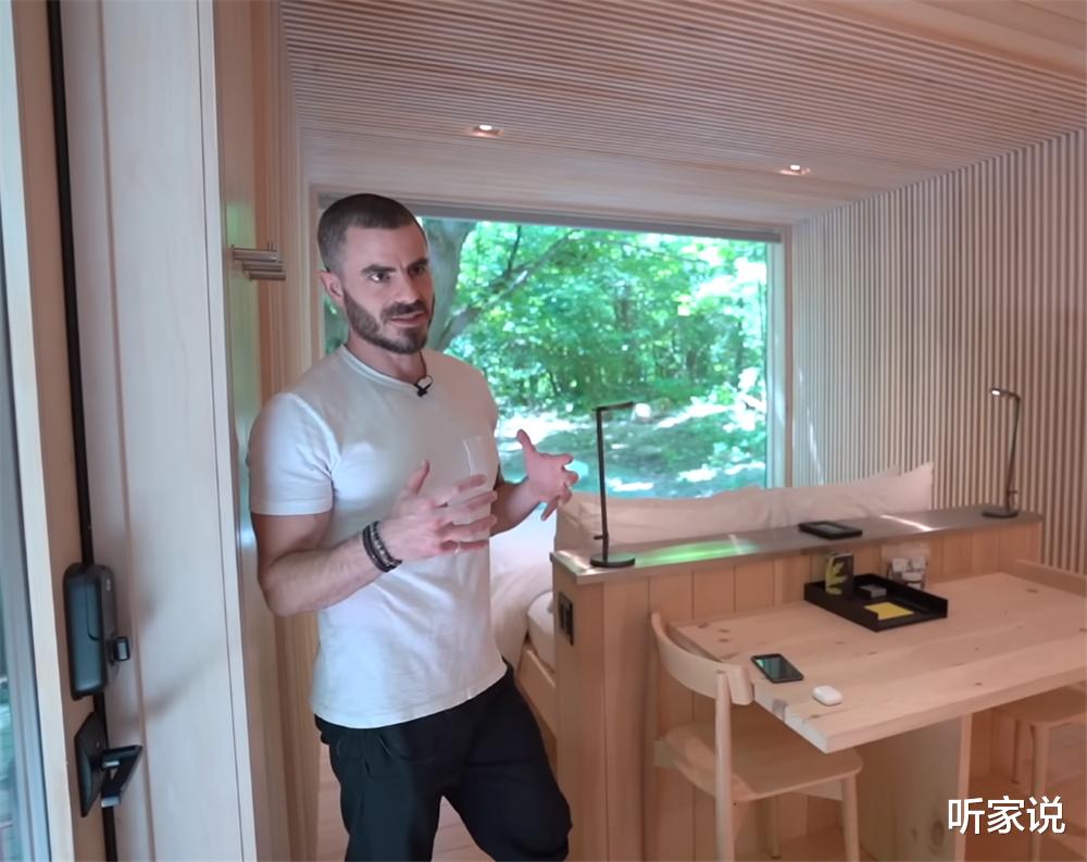 33岁老哥隐居森林中，亲手建起18㎡“隐形”蜗居，网友：太佩服了