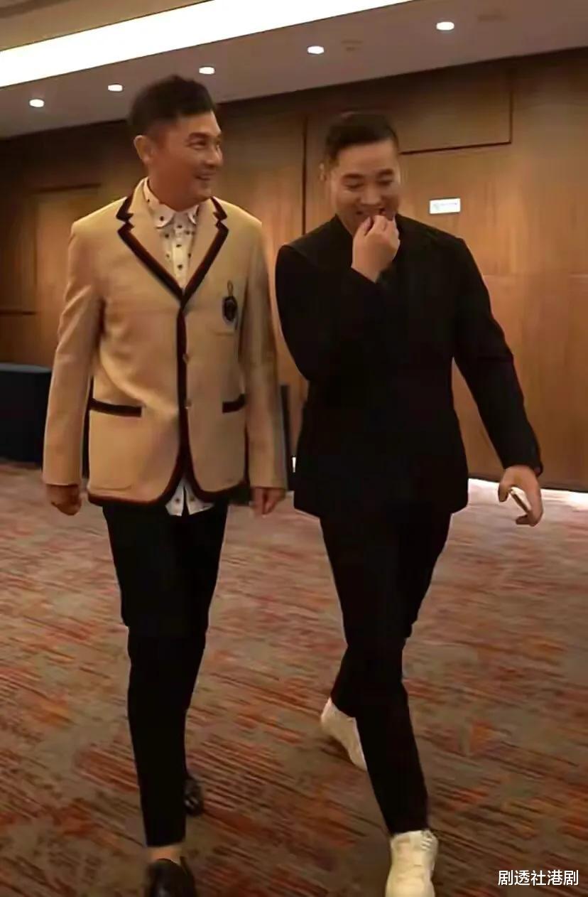 关礼杰|知名港星近况曝光！60岁身形仍健硕，背部佝偻，女儿已签约TVB