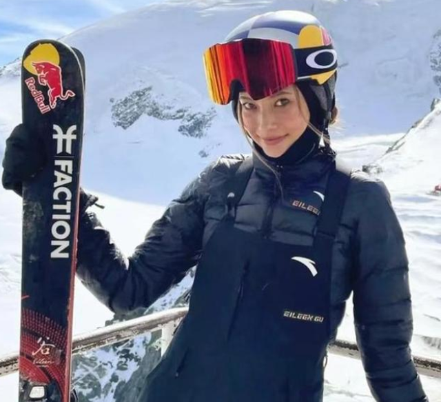 孙俪|世界冠军谷爱凌晒最新照片!笑容甜美,胸前国旗标志十分夺目