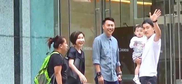 杨幂|曝杨幂离婚协议，女儿被“扔来扔去”，再婚就主动放弃抚养权