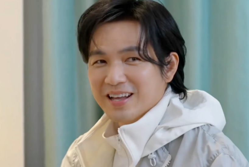 钟汉良|47岁钟汉良似小伙！“不老男神”身形消瘦如少年，帅酷打扮合照比耶