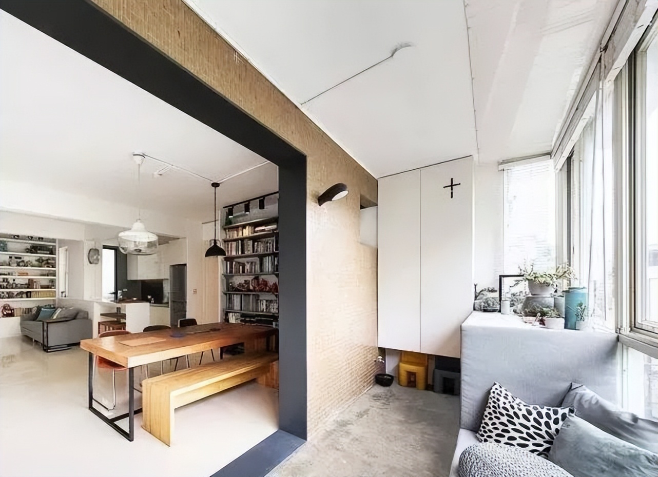 太神了!在阳台上这样贴瓷砖,面积立马扩大!