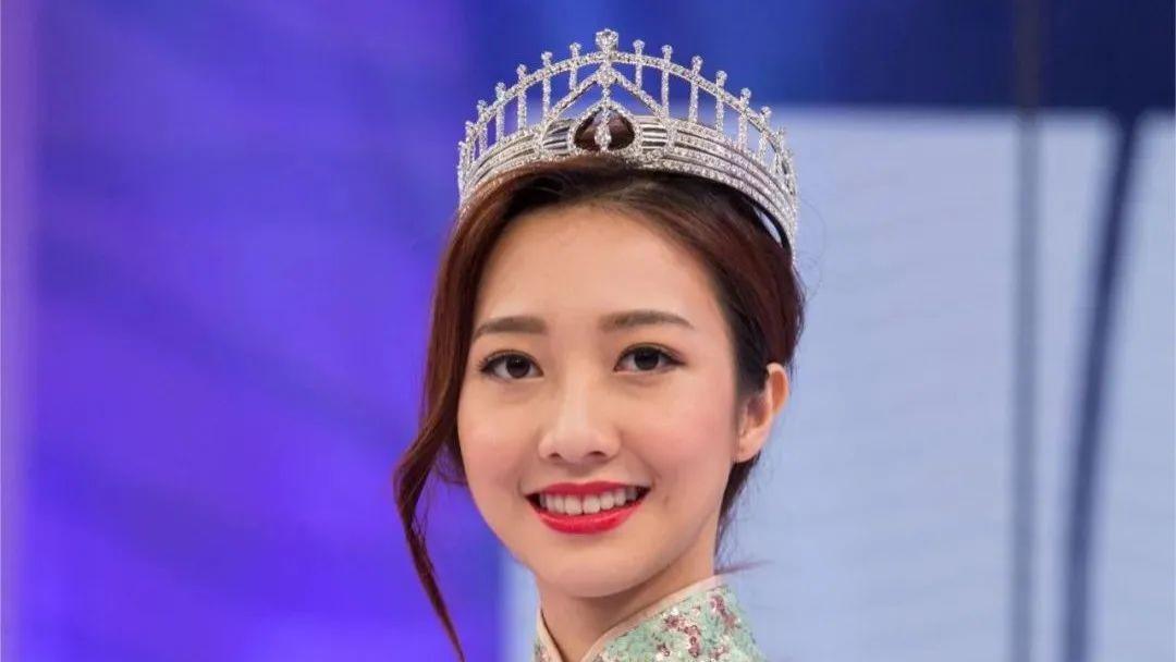 何依婷|人设崩了！新晋小花现原形，搭上金主住豪宅！