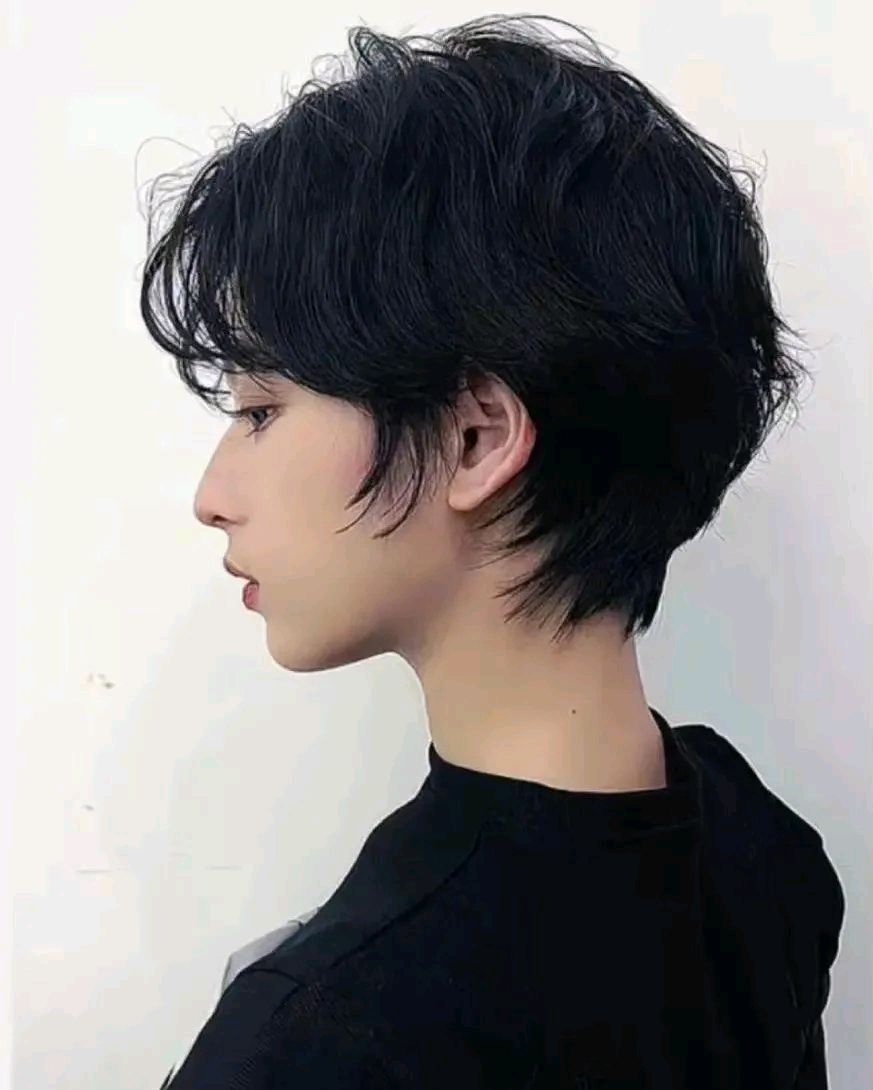 发型 最美女士发型15款，利落修颜显气质，剪完让你大变样