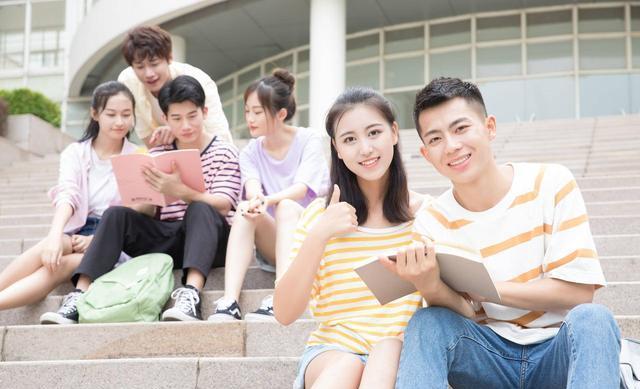 fly|女,24岁啃老族,上海租房不想工作,宅家玩游戏,就想嫁个有钱人