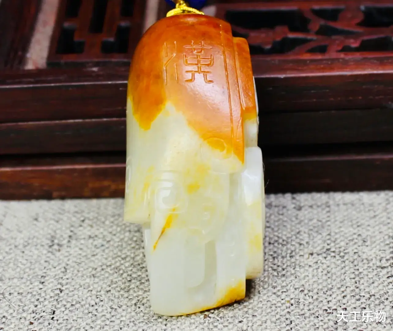 |反转不断的和田玉开料!枣红皮籽料“锦灰堆”算切涨还是切垮?