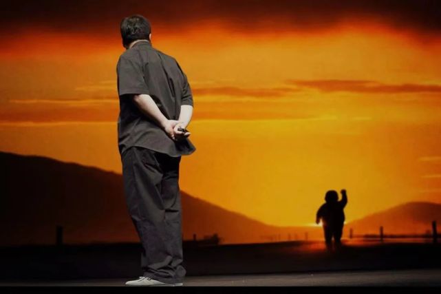 罗永浩|50岁罗永浩宣布退网：再创业可能后悔，不再创业百分之百后悔