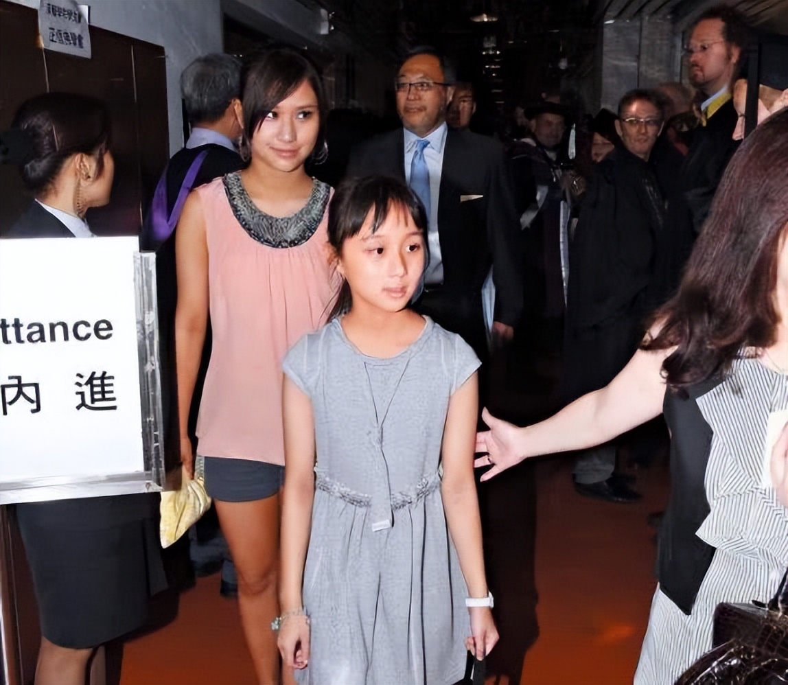 何超欣|“天选之女”何超欣：赌王最宠爱的女儿，活成了传统大家闺秀的模样