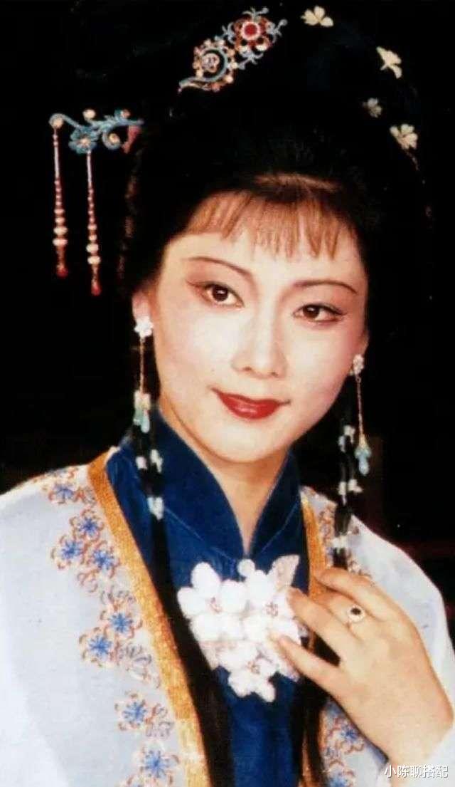 何赛飞|“江南美人”何赛飞:年轻时惊艳四座,中年发福也时髦