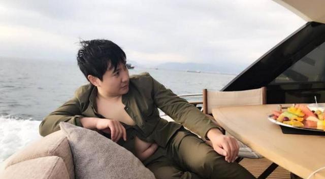 沈腾|沈腾48岁姐姐严重发福，她是中国三大女高音之一，祖孙三代高颜值