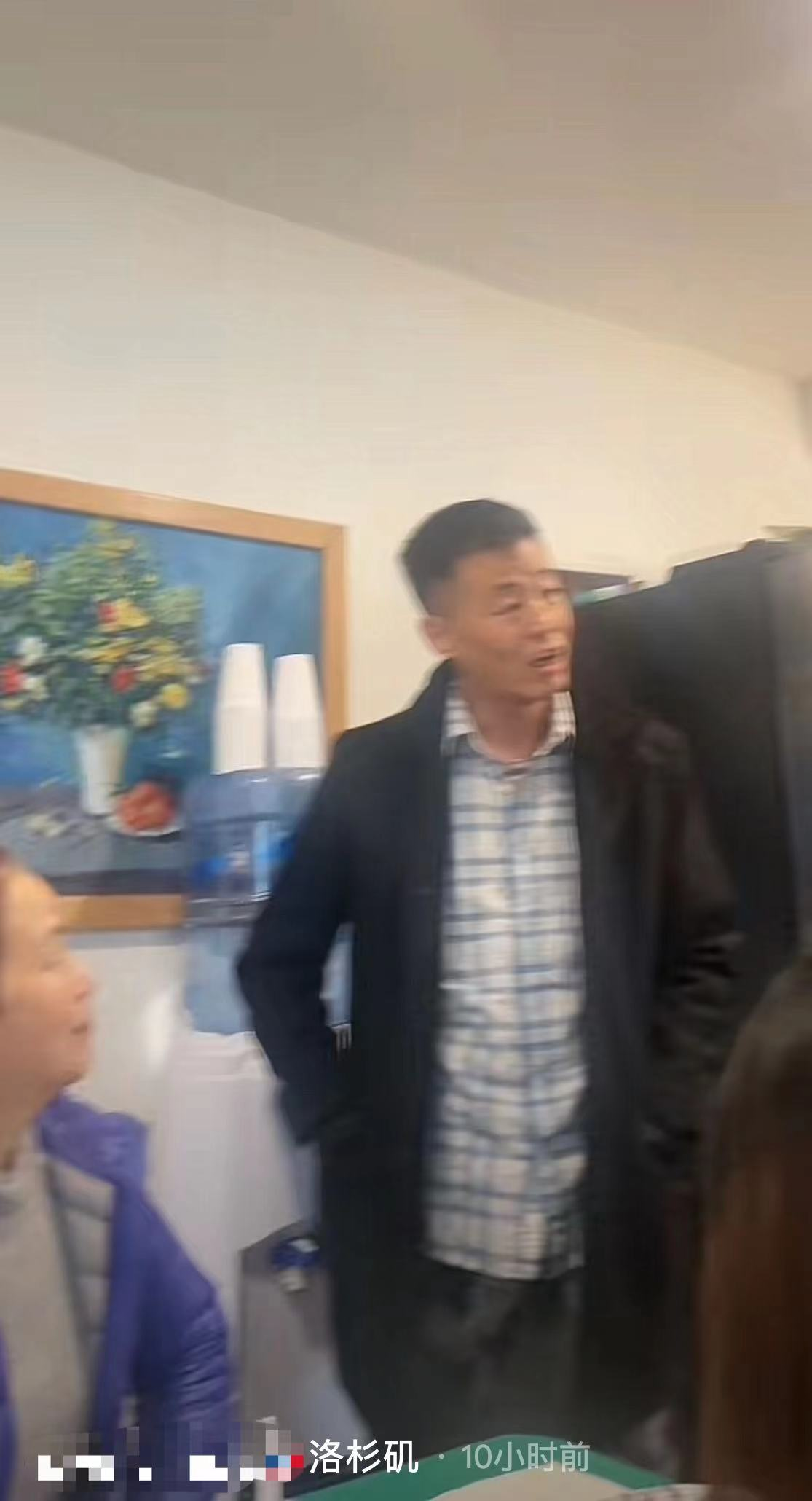 吕丽萍|吕丽萍定居美国频频豪宅内宴客！孙海英黑瘦头发稀疏，苍老认不出！