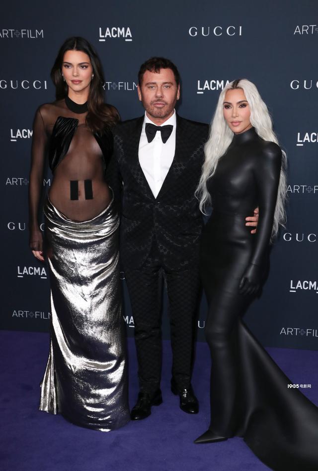 比莉·艾利什|碧梨裹被子现身Lacma 朴彩英性感拆带抹胸裙亮相