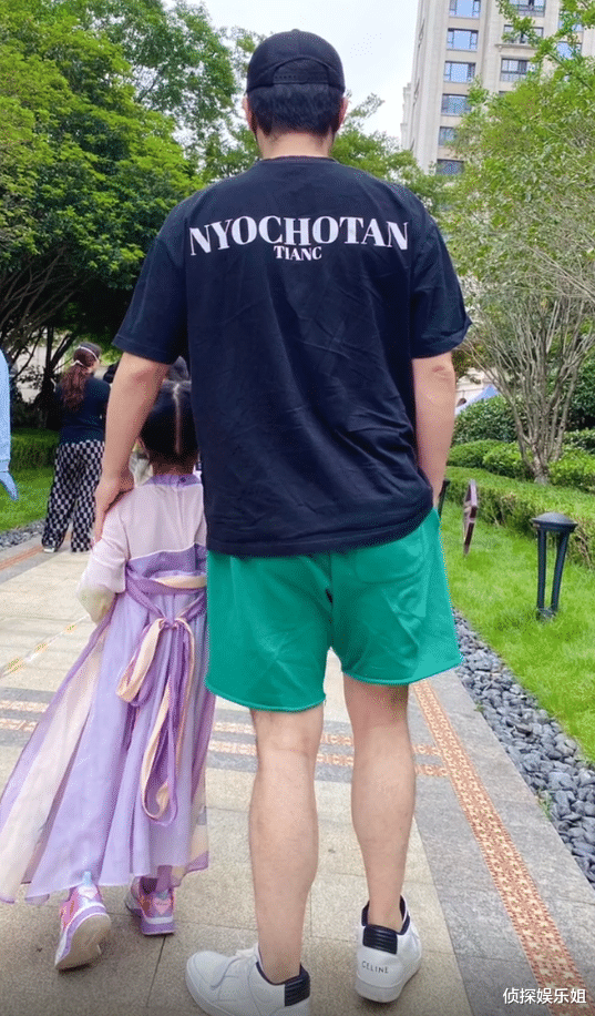 陈赫|陈赫退股贤合庄引争议，陈妈妈晒儿子儿媳现状，开心陪娃不受影响