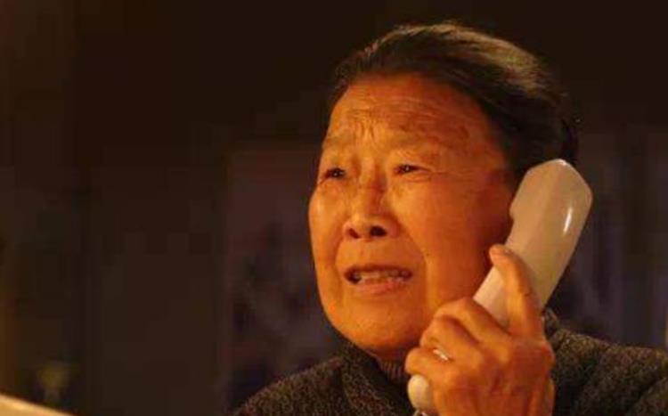 70岁母亲深夜来电控诉父亲,论夫妻感情,任何时候都不该被忽略