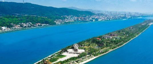 老虎|男子在湘江钓获68斤的水老虎，一番摆拍后，直接拉回家如此处置