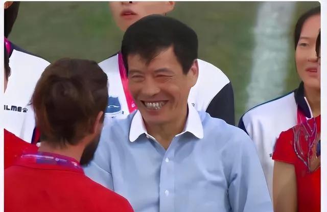 赵岩昊|3消息！许家印硬磕陈戌源 郭德纲或涉足中超 中乙球员月薪3000起步