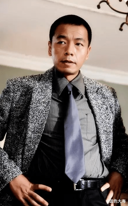 王挺|50岁演员王挺:从警察转行当演员,为父还债千万,珍惜第二段婚姻