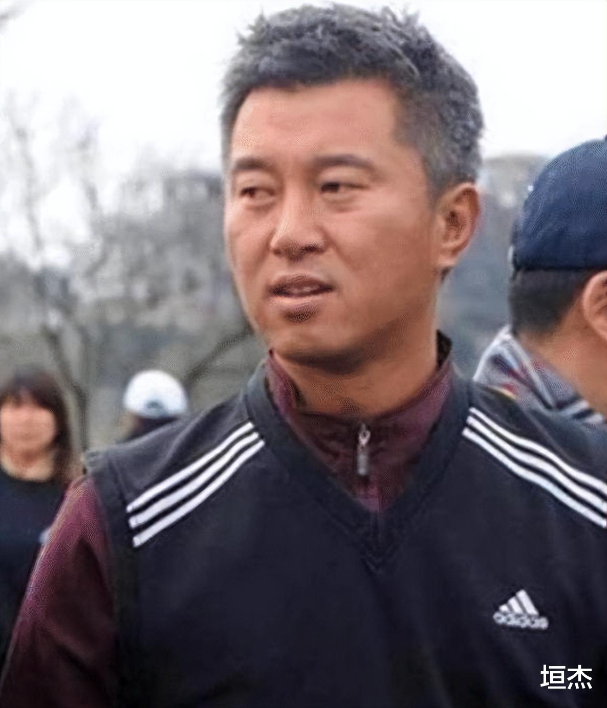 满文军|“瓦匠歌手”满文军的堕落史,他的故事远比咱们想得更恶劣