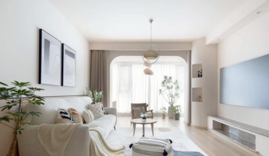 新房装修完工，110平米简约3居室，既不做造型也没有吊顶，很耐看