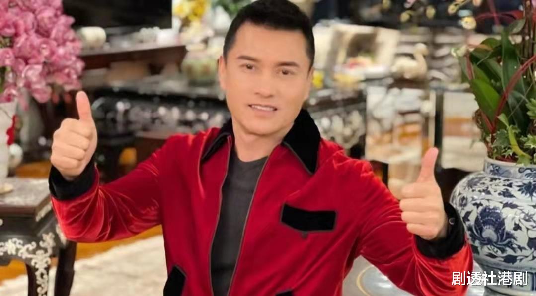 吕良伟|不老男神！知名港星无惧寒冷天穿背心爬山，大晒壮硕麒麟臂引热议