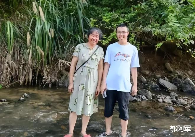 胡鑫宇失踪视频被恢复,致远中学去后山除草,胡鑫宇到底在哪里?