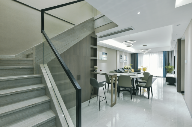 140平现代简约三居室复式,给人一种宁静、优雅的感觉