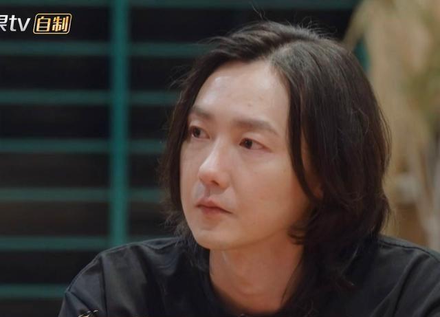 黄义达|43岁黄义达隐退6年复出,留长发帅气似小伙,曾因抑郁症剃度出家