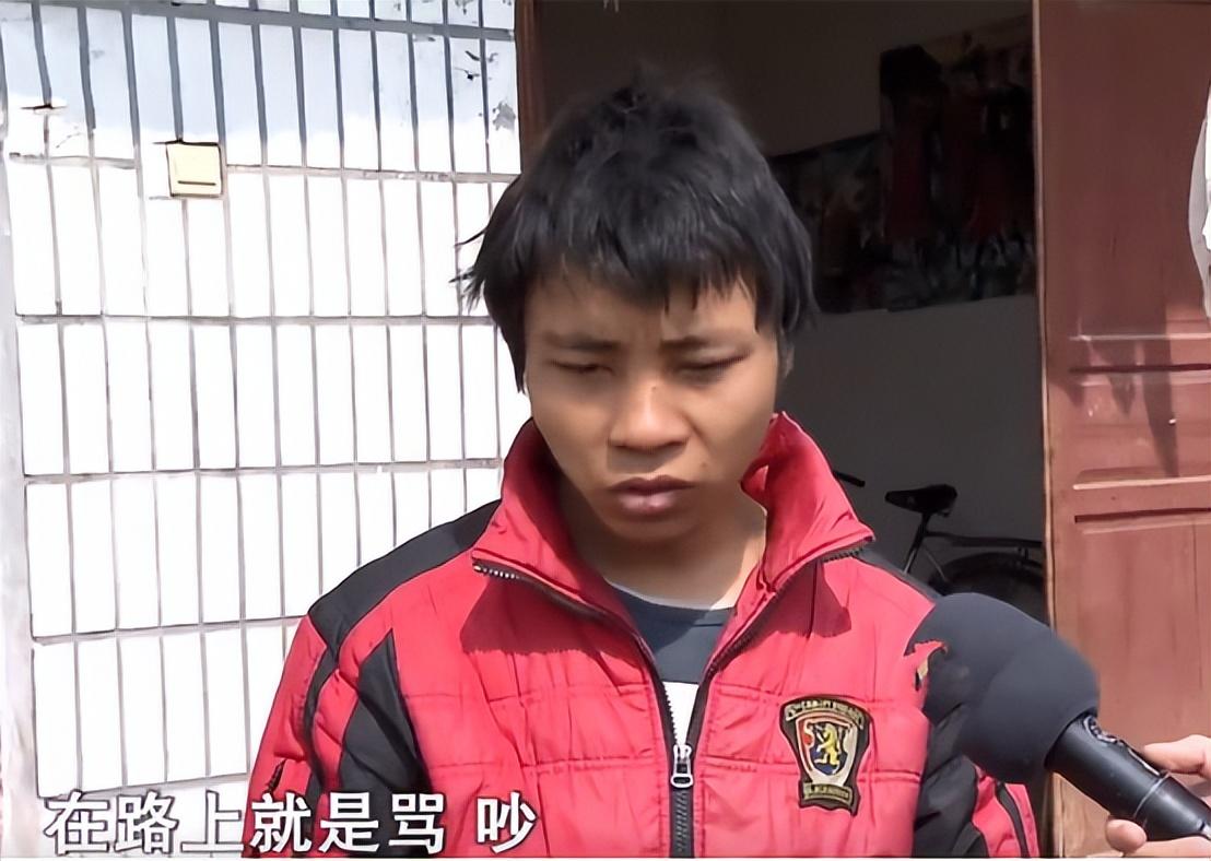 2012年,名牌大学生嫁给农民,生下双胞胎儿子后,却变得离奇疯癫