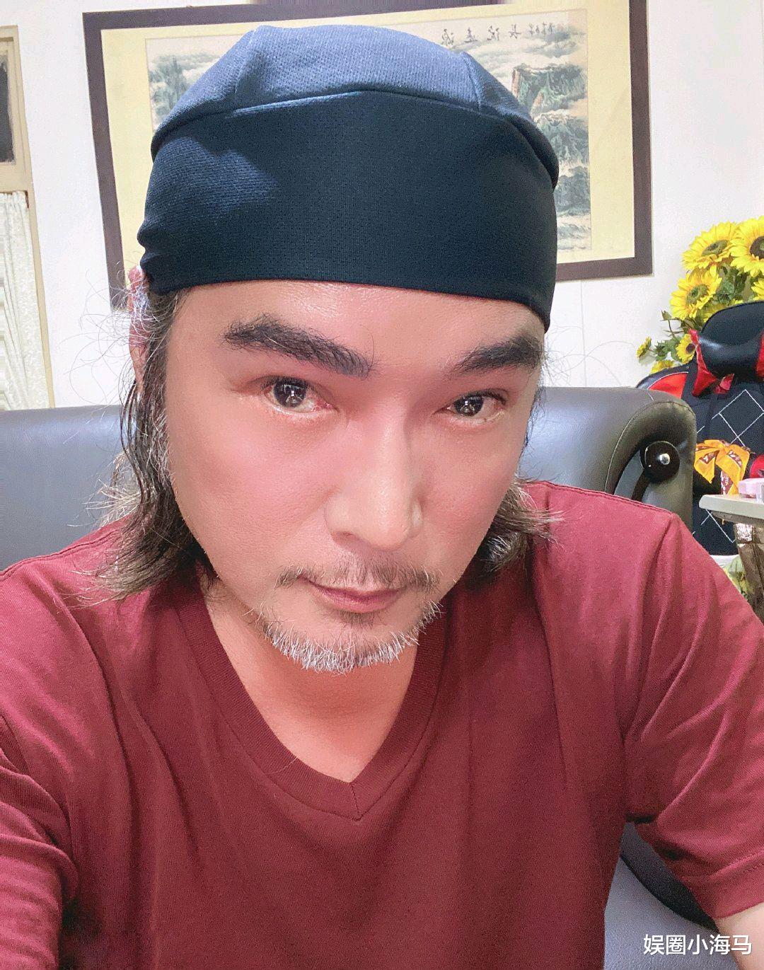 焦恩俊|55岁焦恩俊近况曝光:长发披肩身材壮硕,3年无戏可拍沉迷摄影